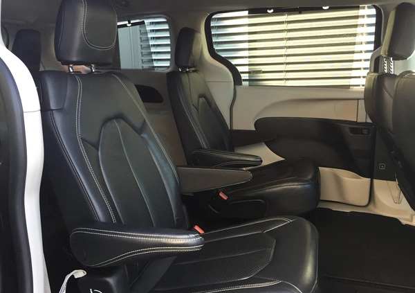 Chrysler Pacifica cena 189900 przebieg: 50500, rok produkcji 2022 z Kańczuga małe 352